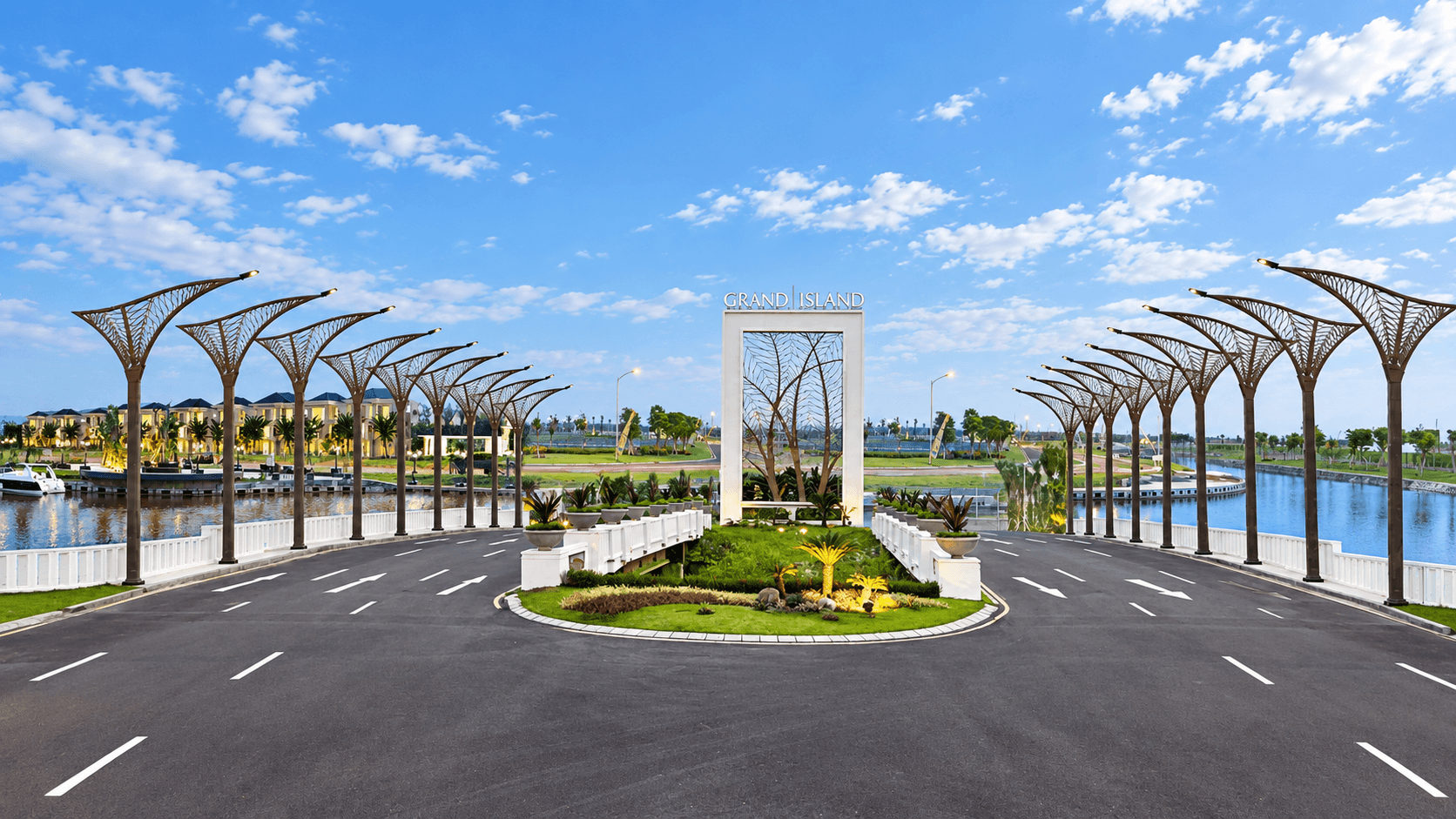 Entrance Grand Island, Surabaya